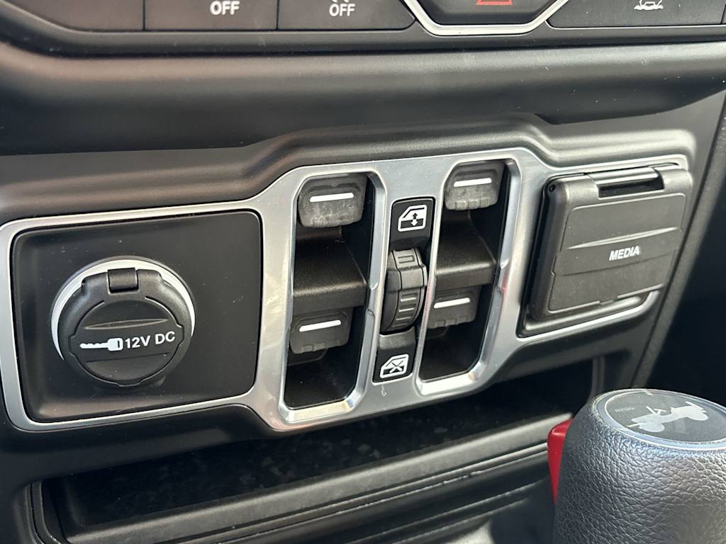 Thumbnail: 2021 Jeep Wrangler - 27