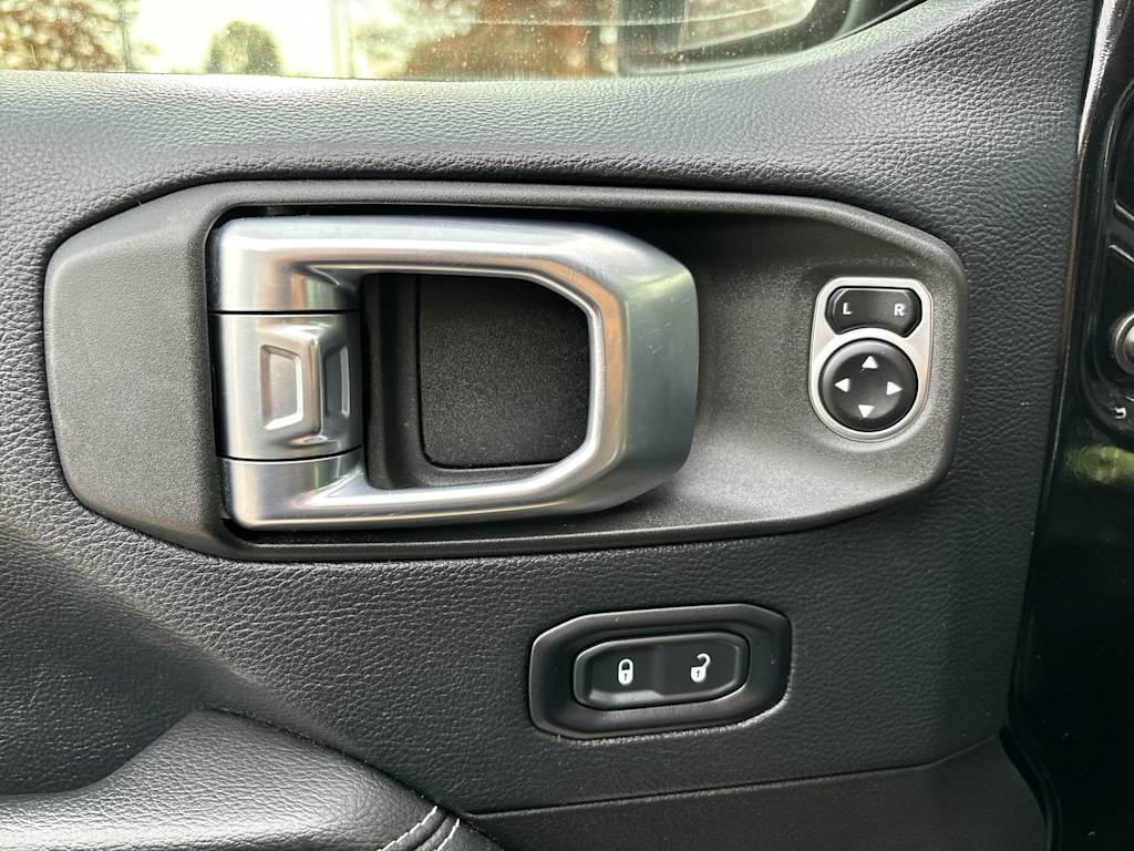 Thumbnail: 2018 Jeep Wrangler - 12