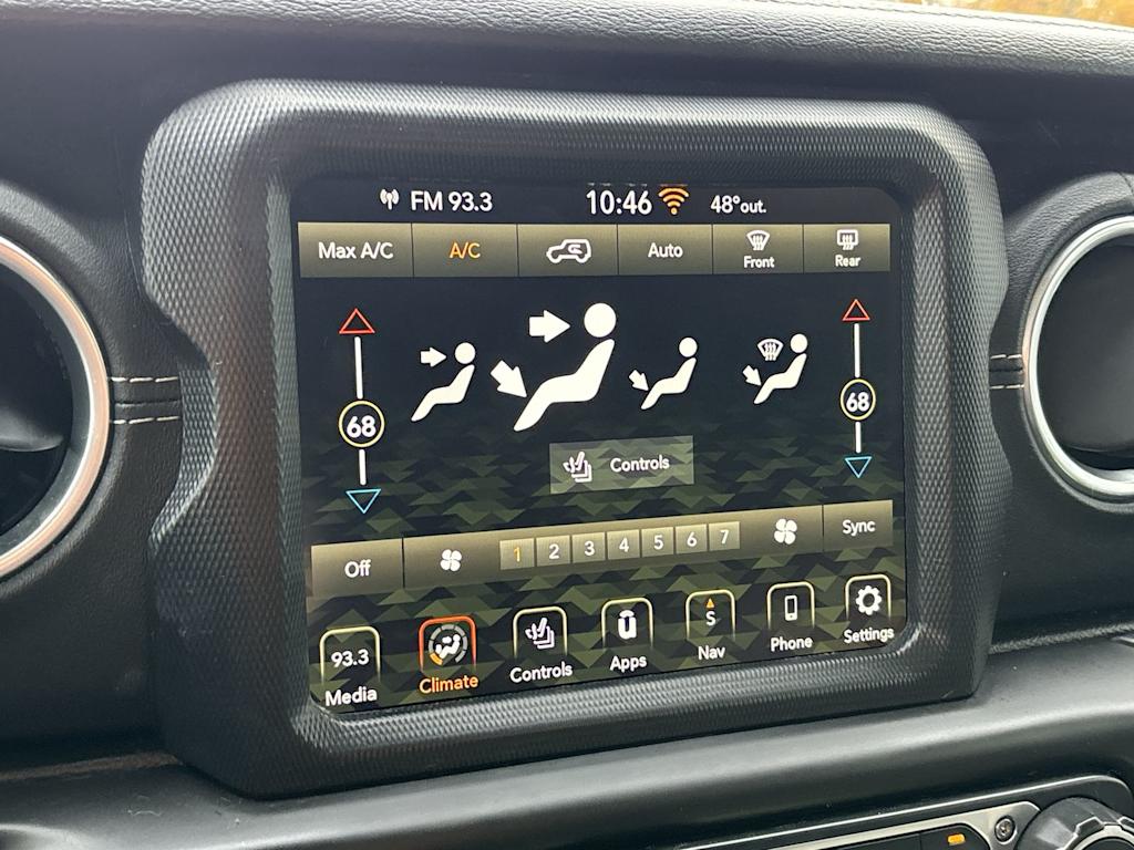 Thumbnail: 2018 Jeep Wrangler - 17