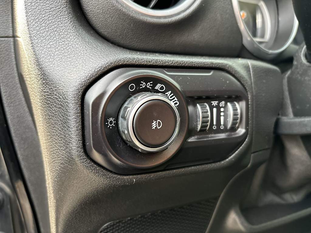 Thumbnail: 2018 Jeep Wrangler - 11