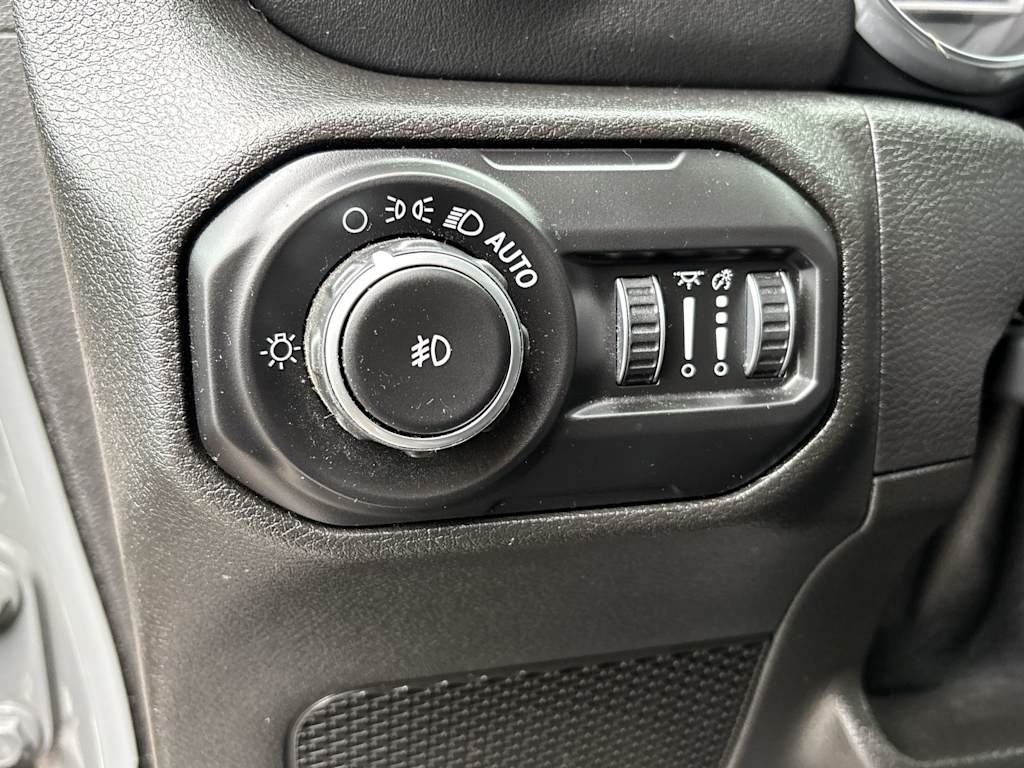 Thumbnail: 2019 Jeep Wrangler - 15