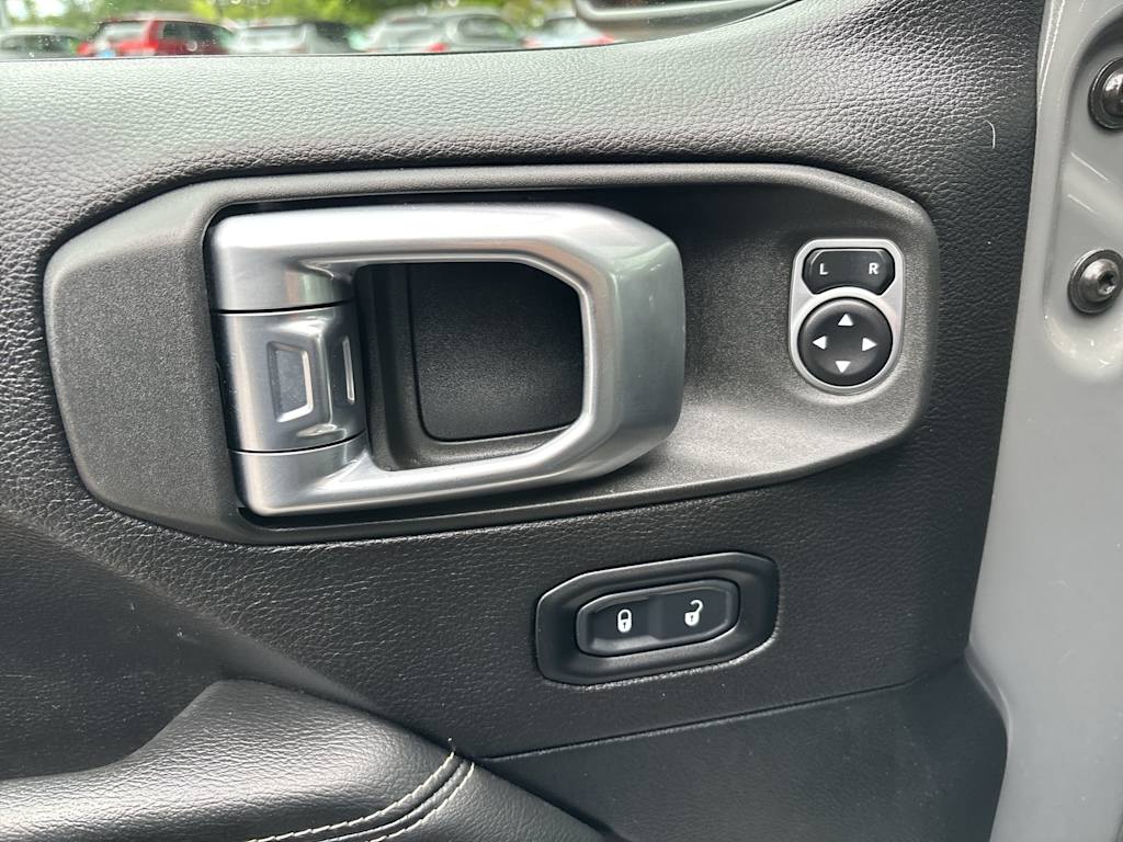 Thumbnail: 2019 Jeep Wrangler - 14