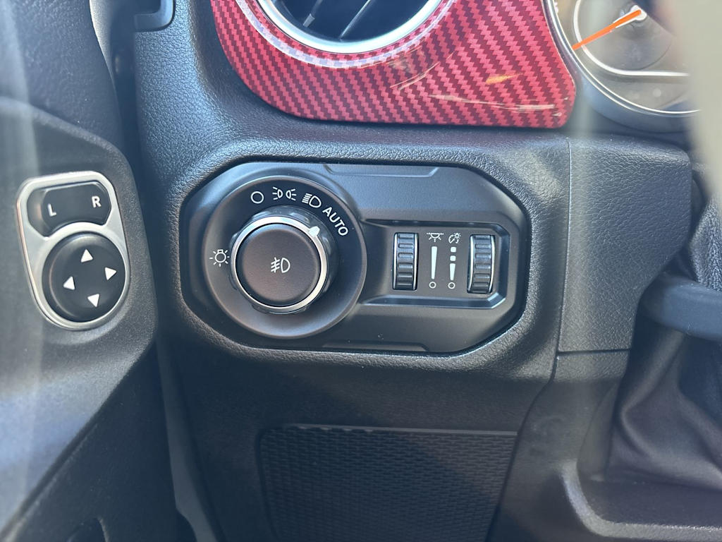 Thumbnail: 2020 Jeep Wrangler - 18
