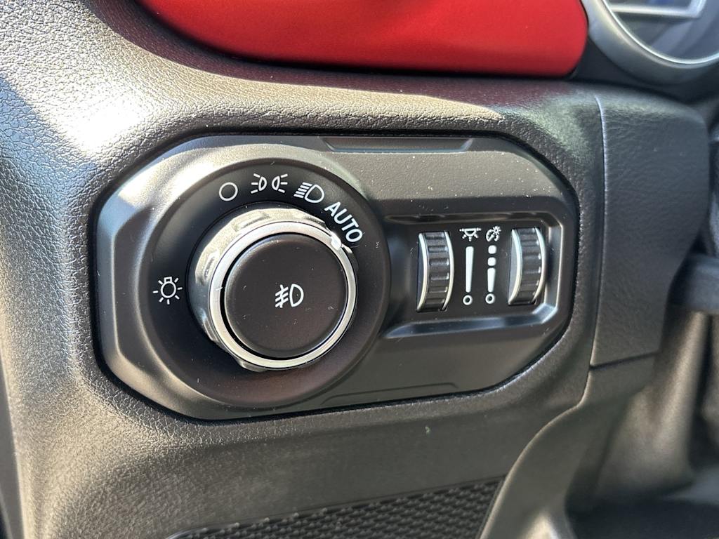 Thumbnail: 2019 Jeep Wrangler - 14
