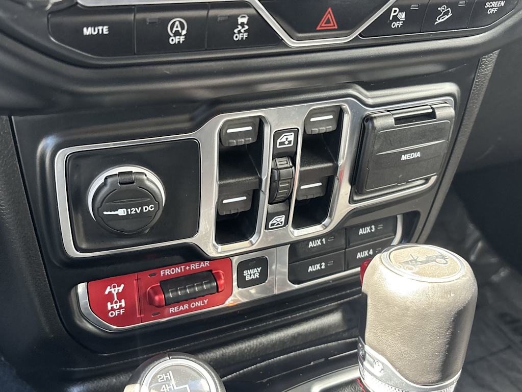 Thumbnail: 2019 Jeep Wrangler - 28