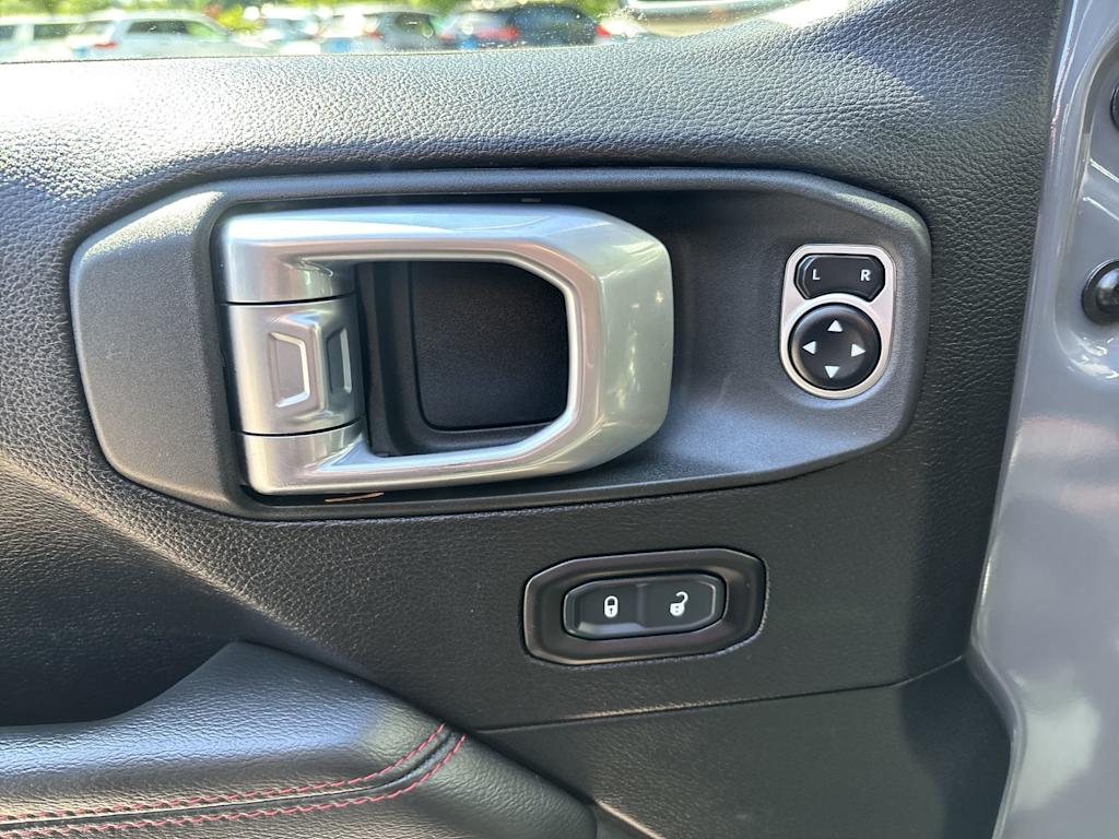 Thumbnail: 2019 Jeep Wrangler - 13