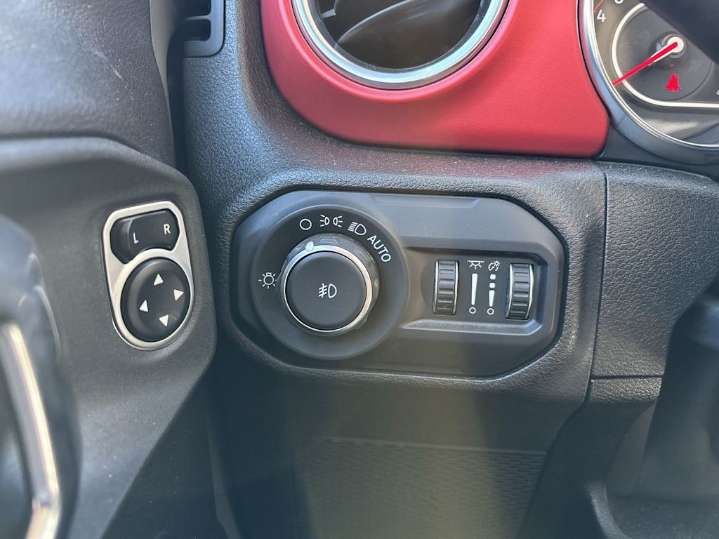 Thumbnail: 2018 Jeep Wrangler - 13