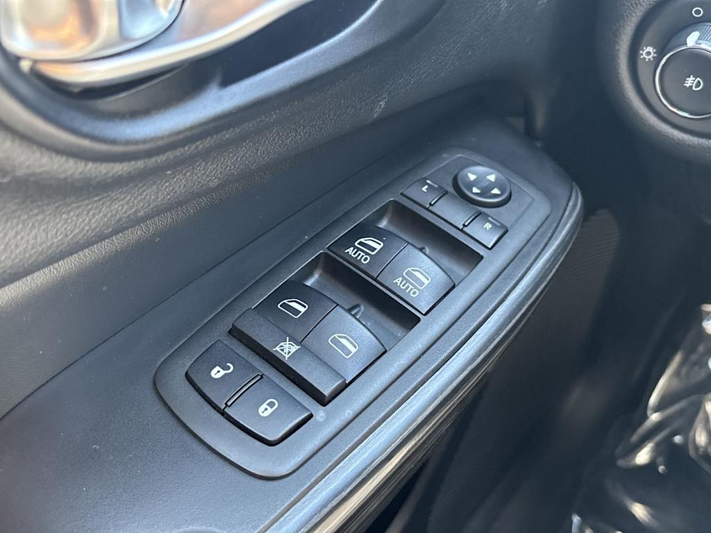 Thumbnail: 2014 Jeep Cherokee - 29