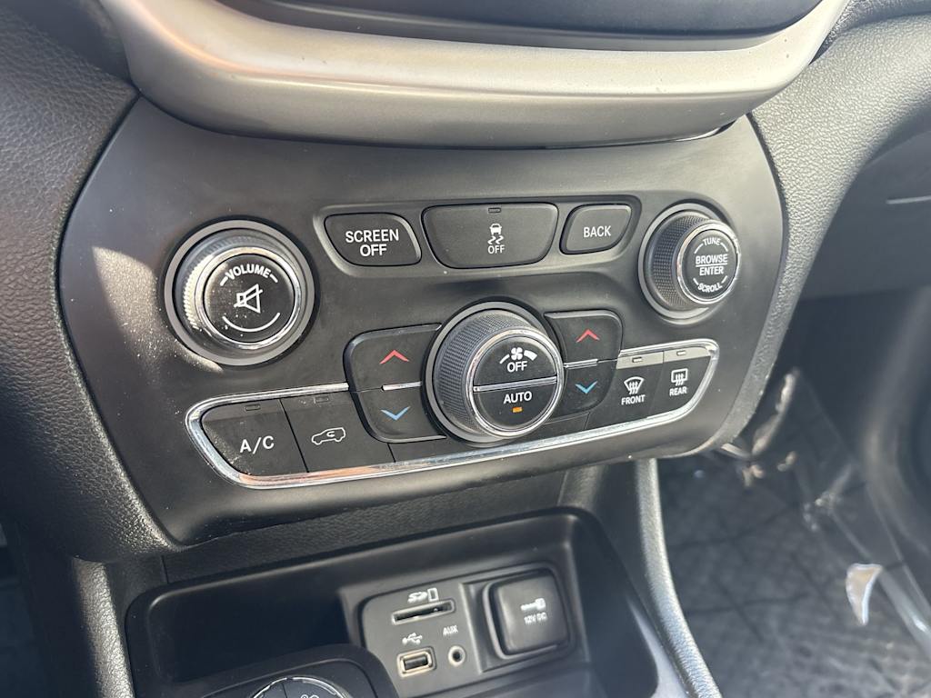 Thumbnail: 2014 Jeep Cherokee - 26