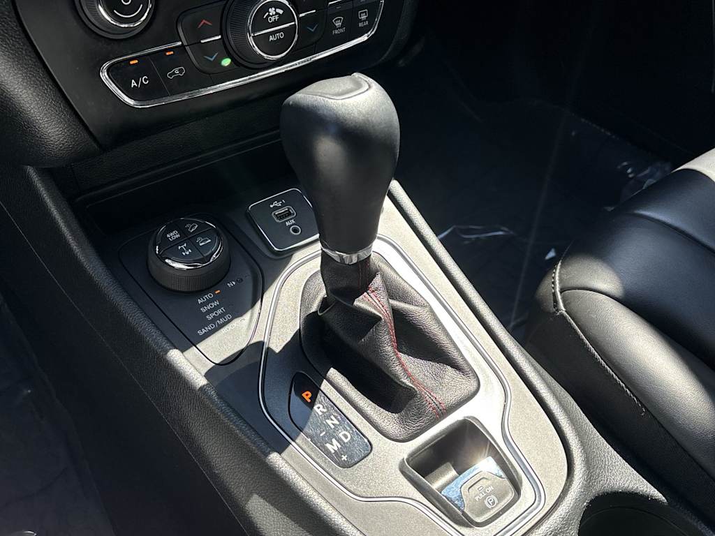 Thumbnail: 2022 Jeep Cherokee - 25