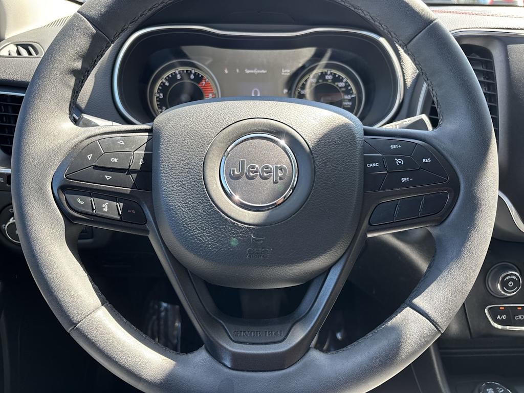 Thumbnail: 2022 Jeep Cherokee - 14