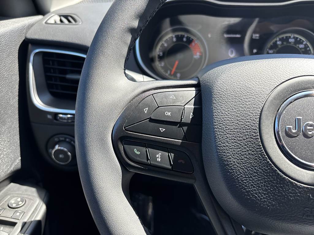 Thumbnail: 2022 Jeep Cherokee - 15