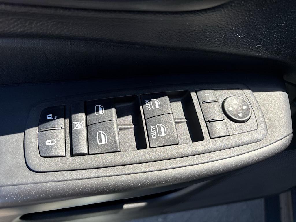 Thumbnail: 2022 Jeep Cherokee - 12