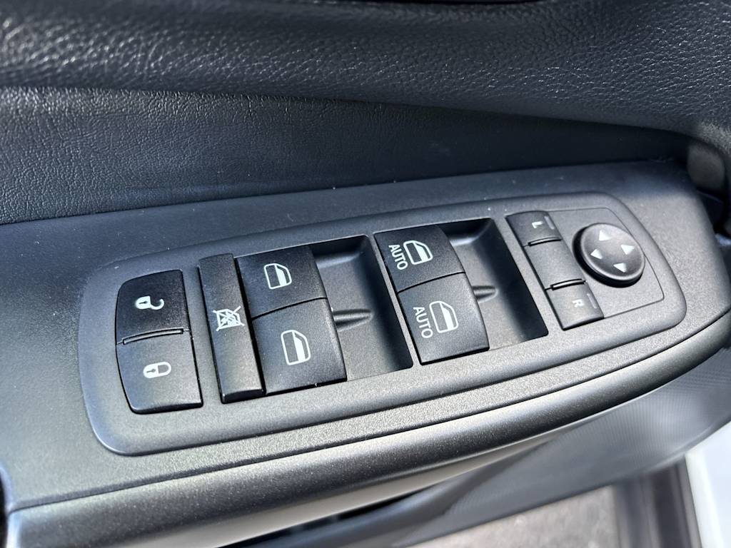Thumbnail: 2022 Jeep Cherokee - 13