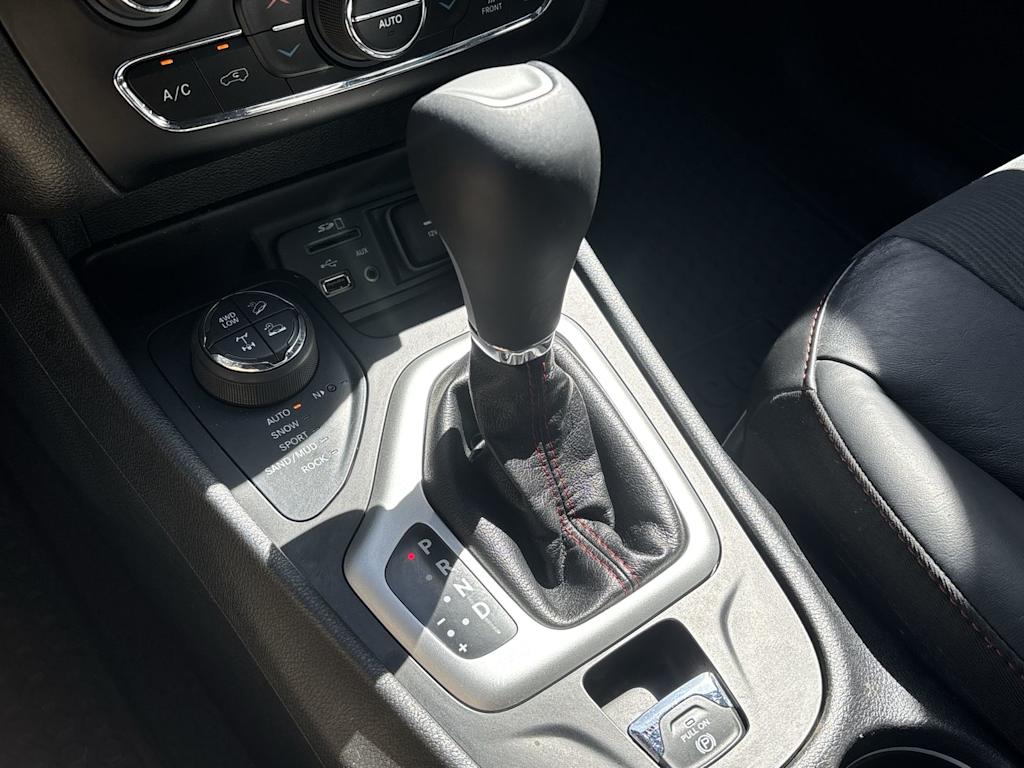 Thumbnail: 2018 Jeep Cherokee - 22
