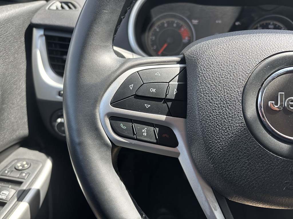Thumbnail: 2018 Jeep Cherokee - 12