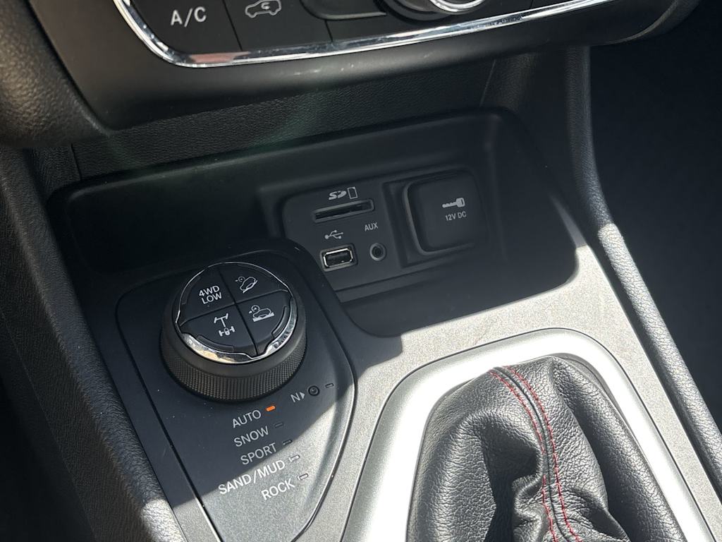 Thumbnail: 2018 Jeep Cherokee - 6