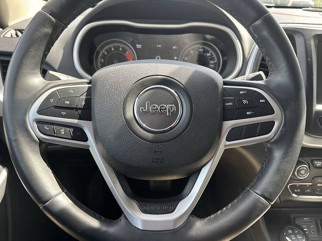 Thumbnail: 2018 Jeep Cherokee - 11