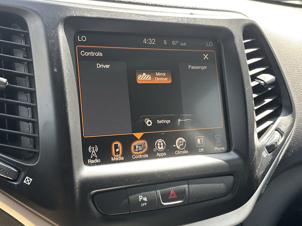 Thumbnail: 2018 Jeep Cherokee - 16