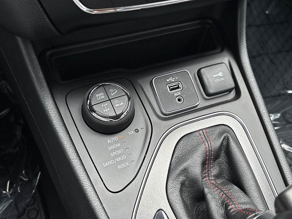 Thumbnail: 2022 Jeep Cherokee - 9