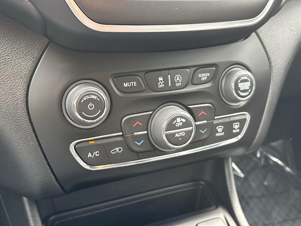Thumbnail: 2022 Jeep Cherokee - 29