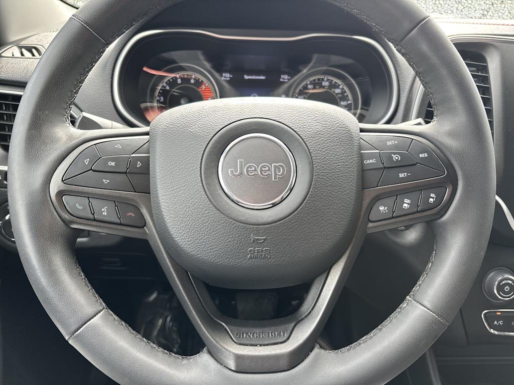 Thumbnail: 2022 Jeep Cherokee - 17