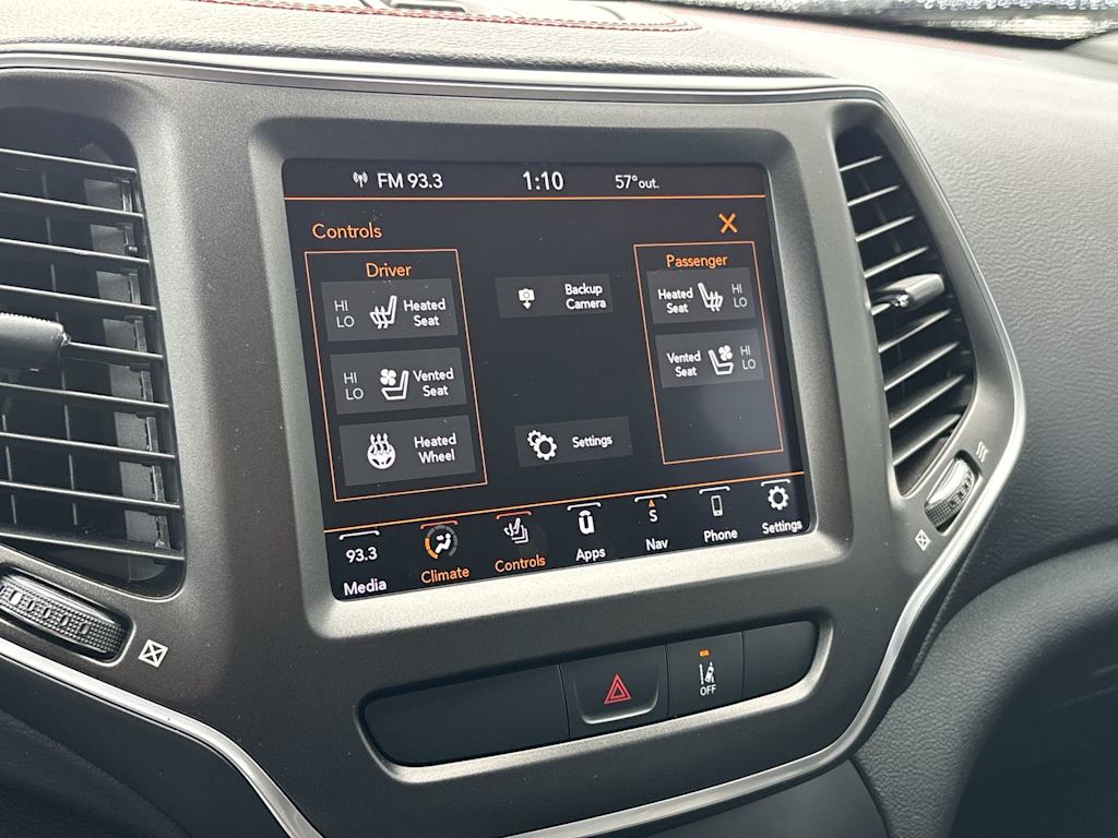 Thumbnail: 2022 Jeep Cherokee - 21