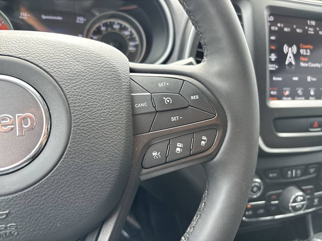 Thumbnail: 2022 Jeep Cherokee - 19