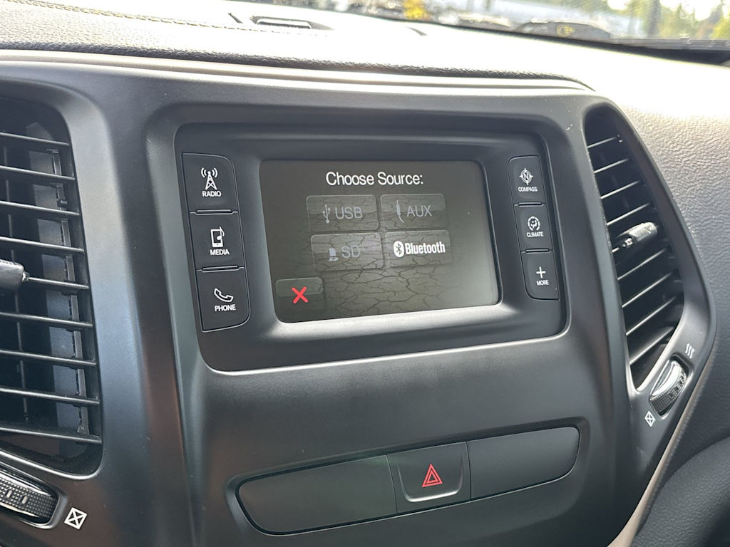 Thumbnail: 2018 Jeep Cherokee - 17