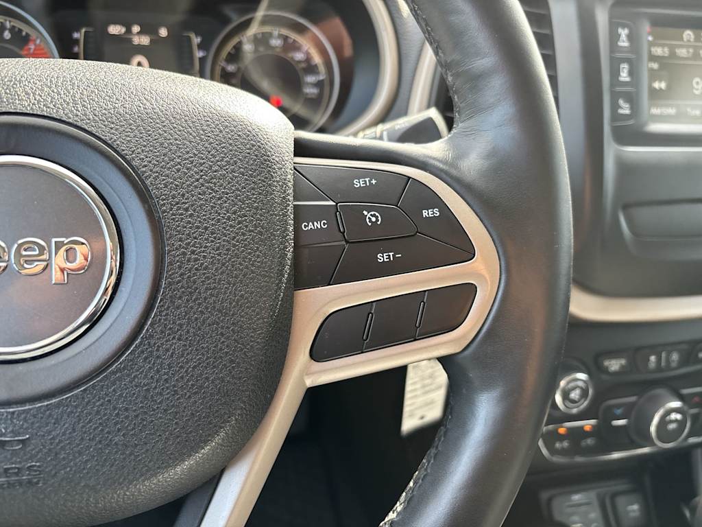 Thumbnail: 2018 Jeep Cherokee - 14