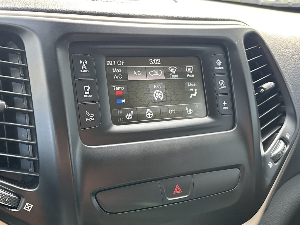 Thumbnail: 2018 Jeep Cherokee - 20