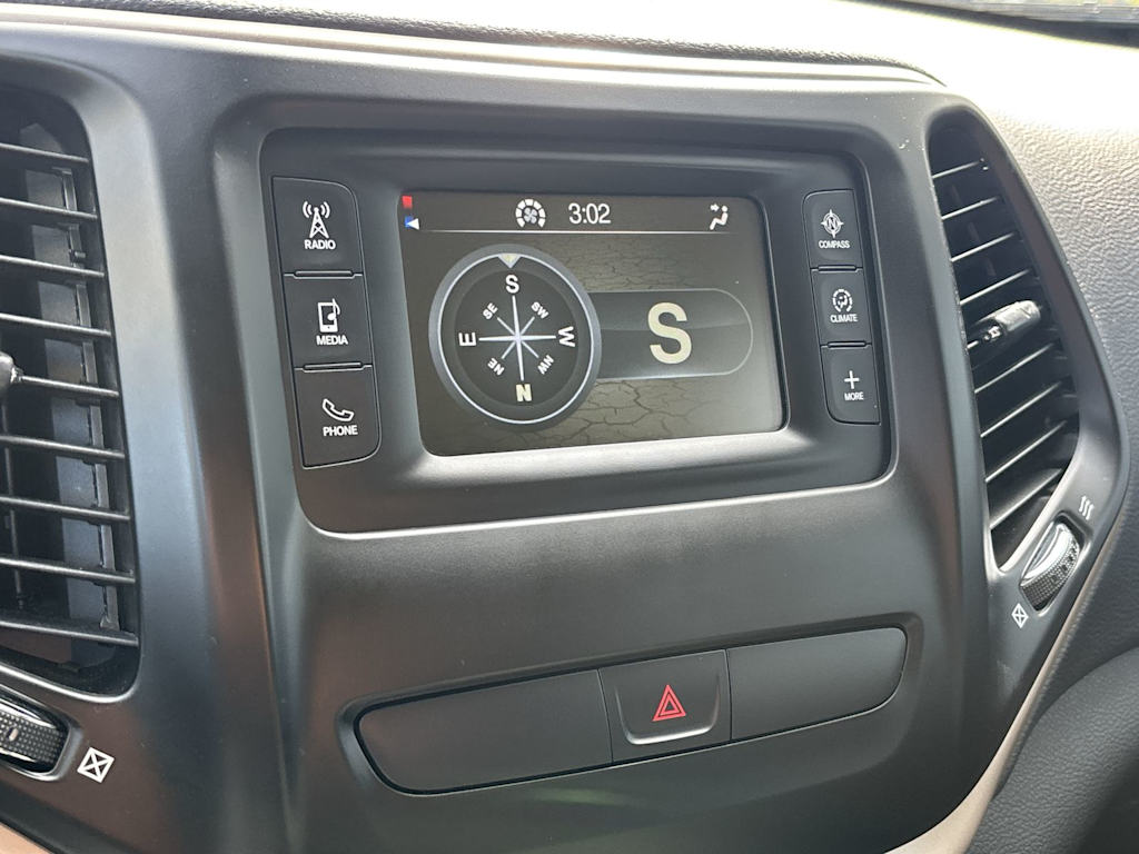 Thumbnail: 2018 Jeep Cherokee - 19