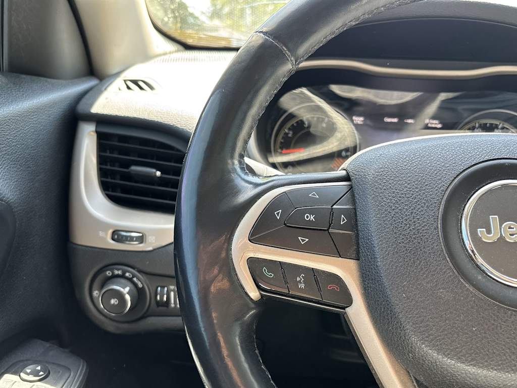 Thumbnail: 2015 Jeep Cherokee - 11