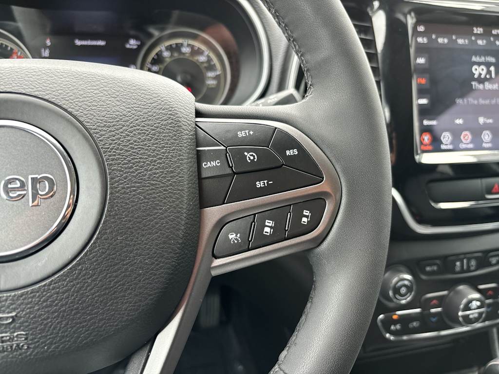 Thumbnail: 2022 Jeep Cherokee - 17
