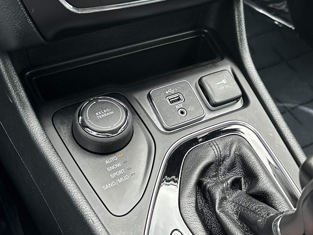 Thumbnail: 2022 Jeep Cherokee - 11