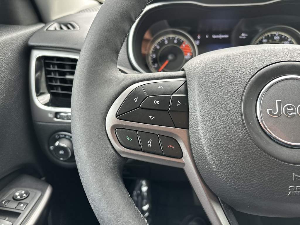 Thumbnail: 2022 Jeep Cherokee - 16