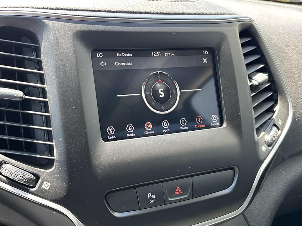 Thumbnail: 2019 Jeep Cherokee - 17
