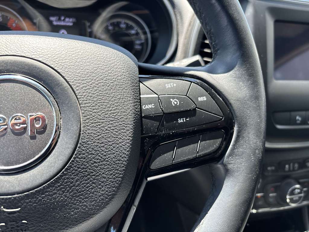 Thumbnail: 2019 Jeep Cherokee - 11