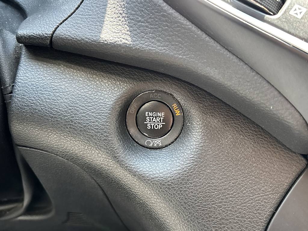 Thumbnail: 2019 Jeep Cherokee - 21