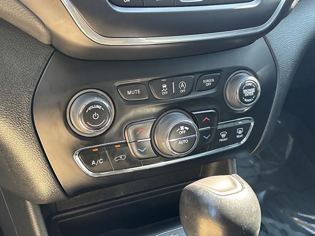 Thumbnail: 2023 Jeep Cherokee - 27