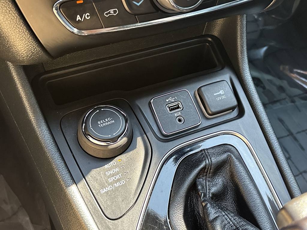 Thumbnail: 2023 Jeep Cherokee - 9