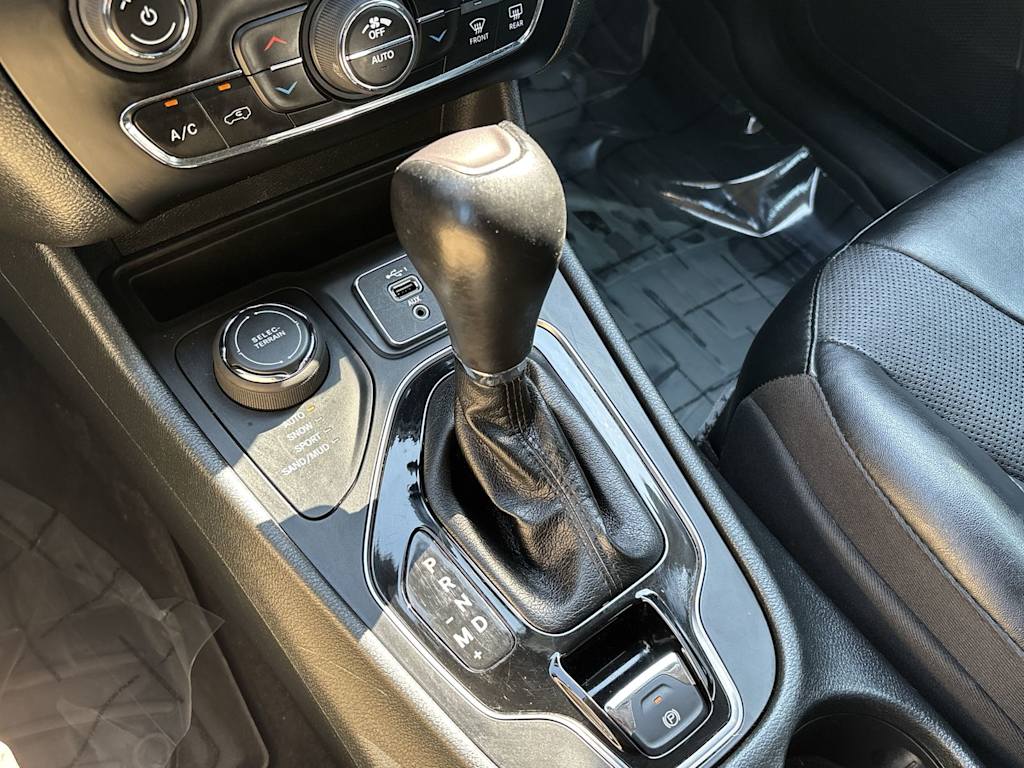 Thumbnail: 2023 Jeep Cherokee - 28