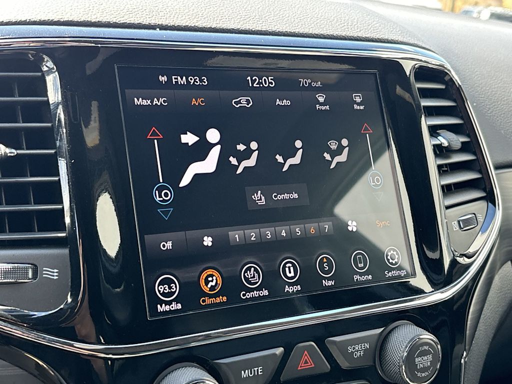 Thumbnail: 2020 Jeep Grand Cherokee - 17