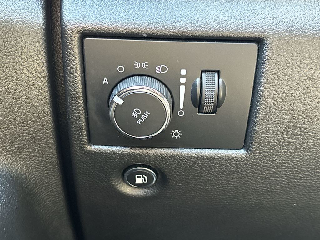 Thumbnail: 2020 Jeep Grand Cherokee - 12