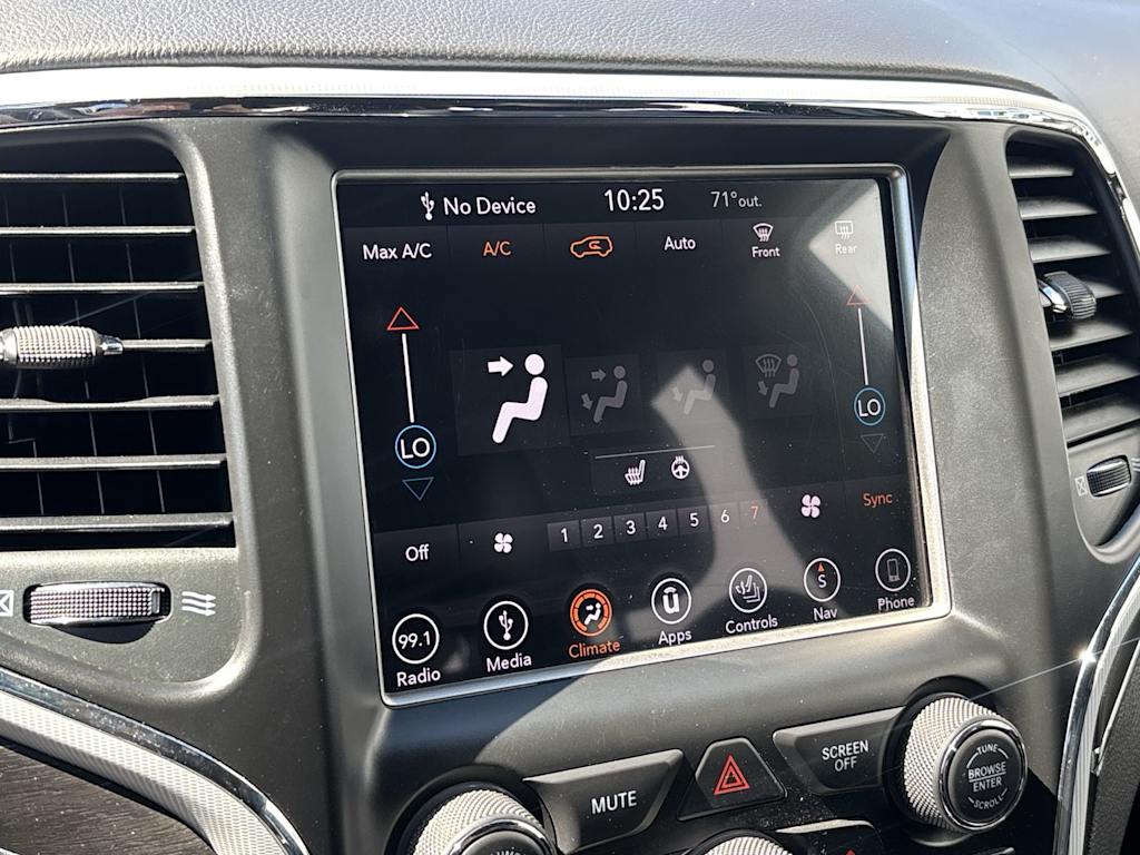 Thumbnail: 2018 Jeep Grand Cherokee - 18