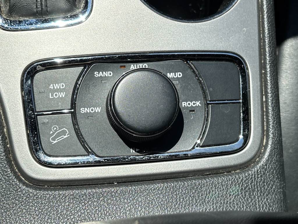 Thumbnail: 2021 Jeep Grand Cherokee - 25