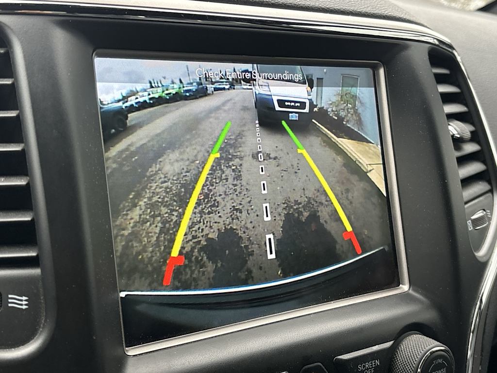 Thumbnail: 2018 Jeep Grand Cherokee - 17