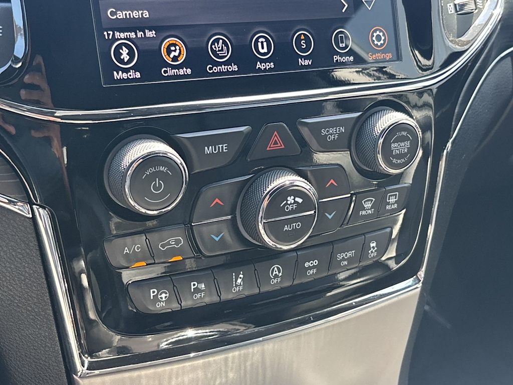 Thumbnail: 2021 Jeep Grand Cherokee - 25