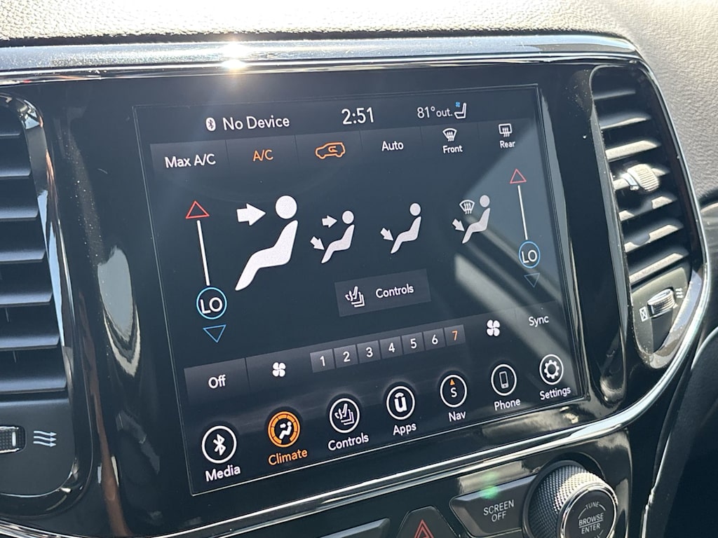 Thumbnail: 2021 Jeep Grand Cherokee - 20