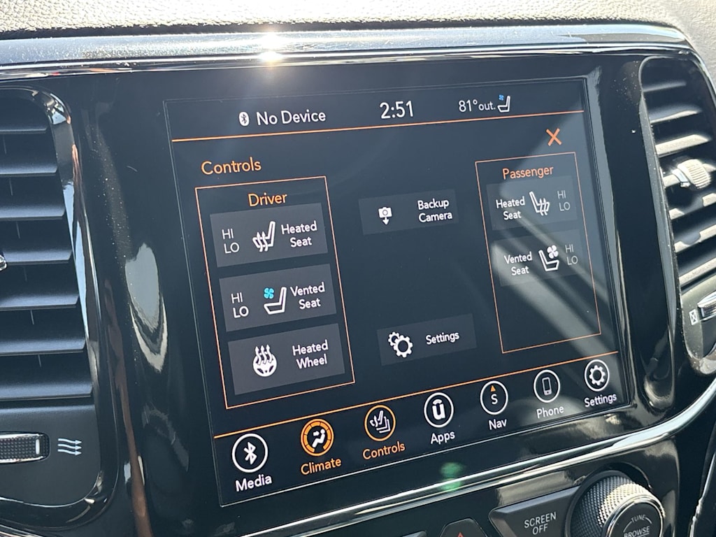 Thumbnail: 2021 Jeep Grand Cherokee - 21